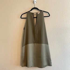 Parker Crosby Two Tone Olive Green Mini Shift Dress with Cutouts Women’s Medium